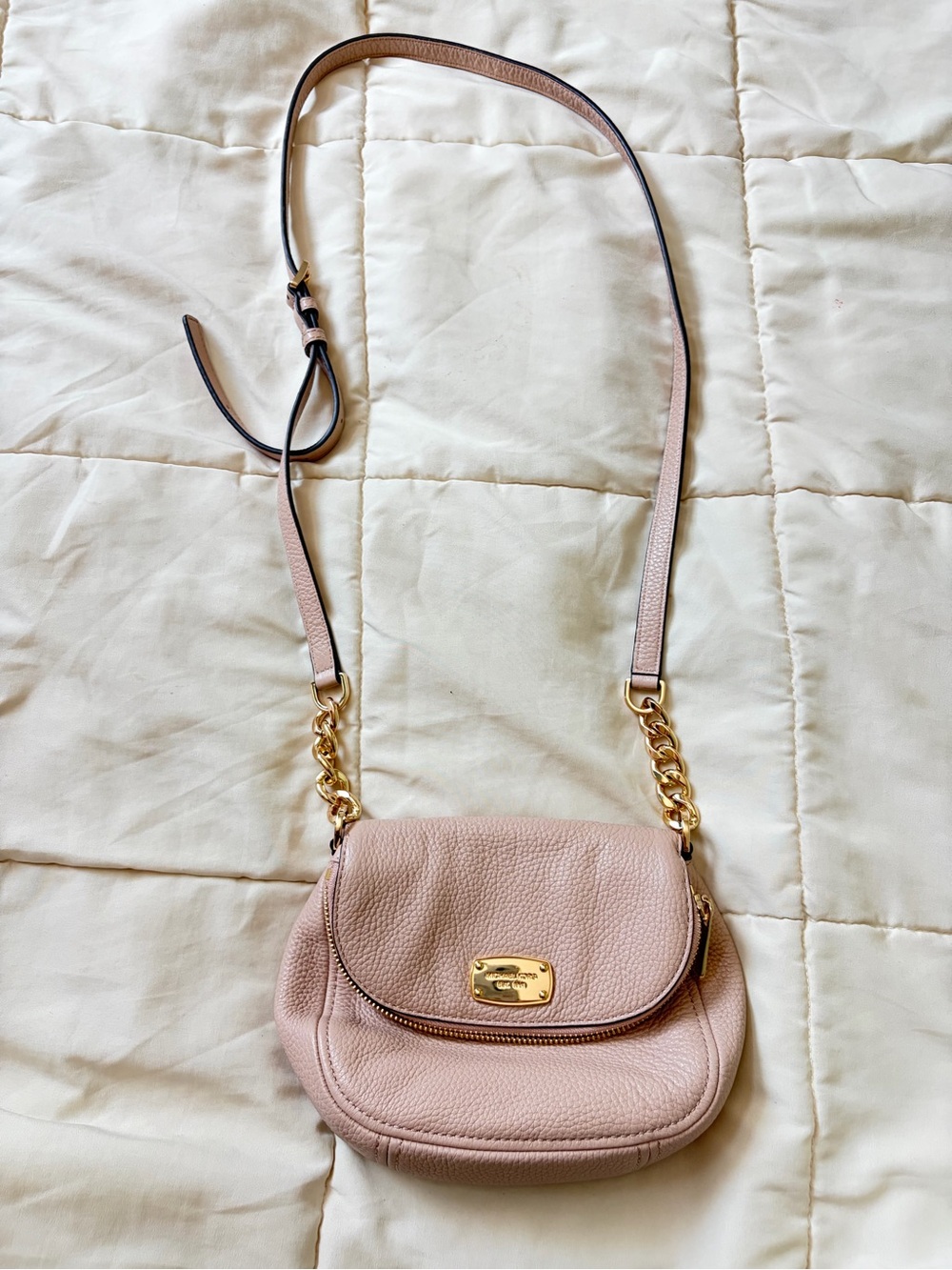 Women’s Pebbled Leather Crossbody Bag in Blush Pink